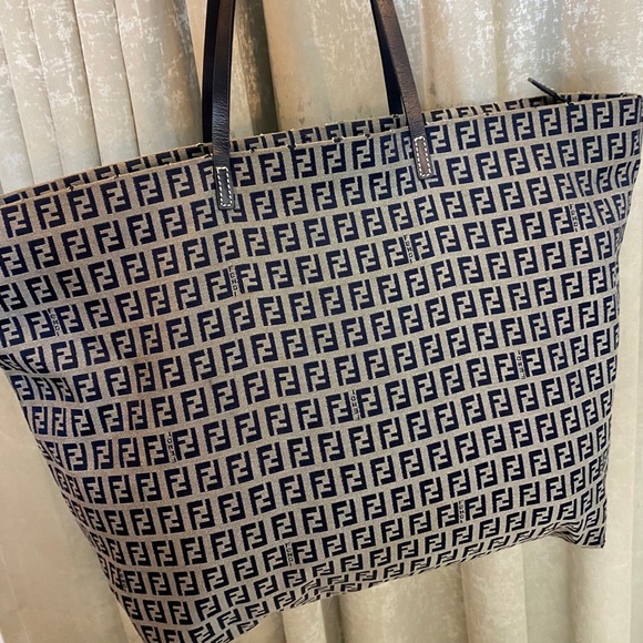 💃Fendi 💃 Zucca-pattern Roll tote bag - Picture 8 of 16